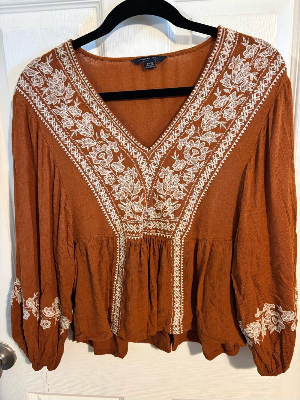 😍American Eagle Outfitters Rust Embroidered V-Neck Peasant Top SZ Small